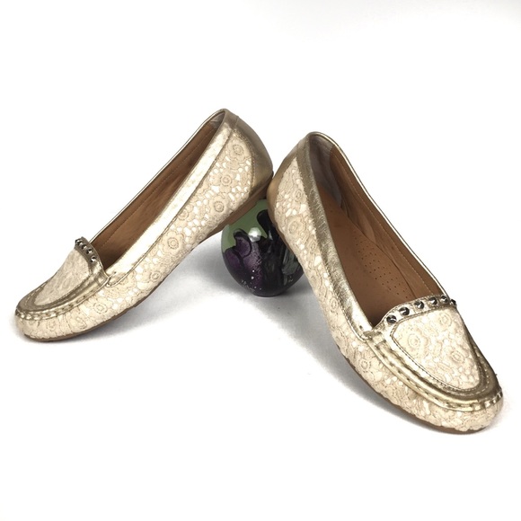 Beige lace trimmed in gold flat from Brazil size10 - Picture 2 of 8